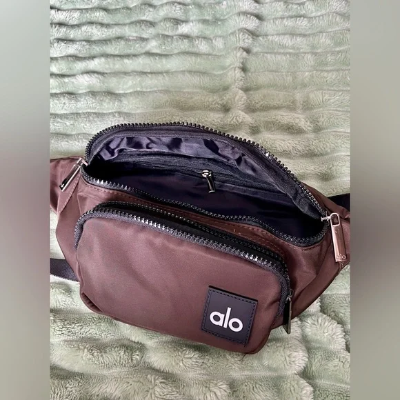 ALO Explorer Fanny Pack in Espresso NWT - Picture 4 of 7